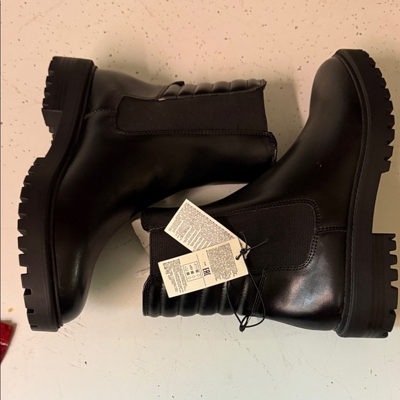 GAP Black Ankle Boots - Picture 1 of 7